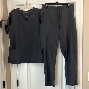 WONDERWINK Charcoal Gray Scrub Set